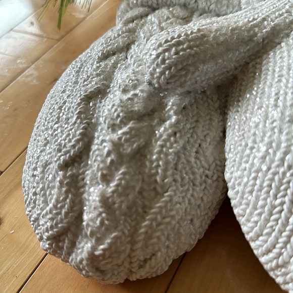 🌲Light Up Mittens Christmas Decor - Picture 3 of 9